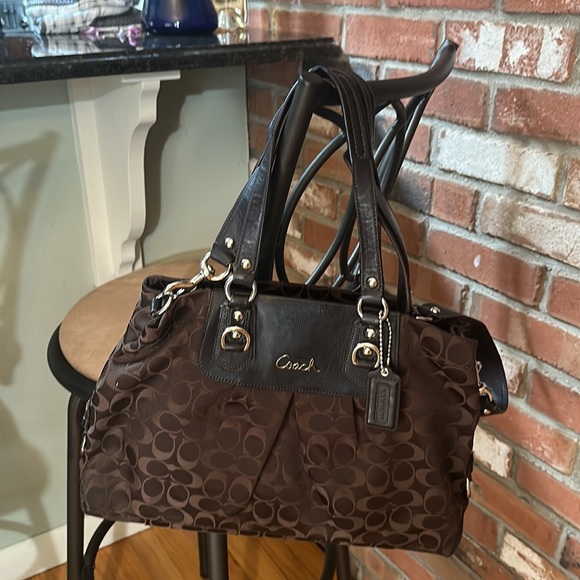 Brown coach bag in excellent condition approximately 15” wide x 11” high - Picture 2 of 3